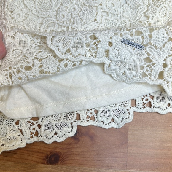 Abercrombie is and fitch white lace shorts size small - Picture 5 of 8
